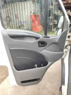 Обшивка двери левая IVECO Daily II 2006-2011