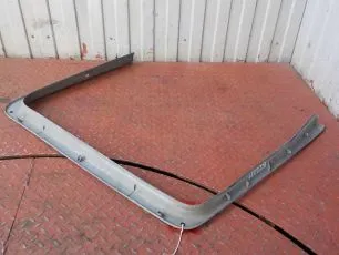 Рамка двери на Mercedes-Benz