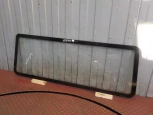 Стекло заднее для грузовика