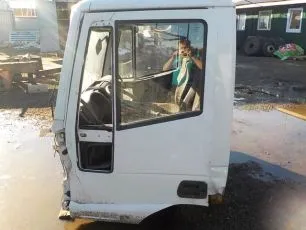 Дверь левая на IVECO