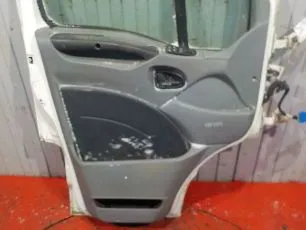 Обшивка двери на IVECO