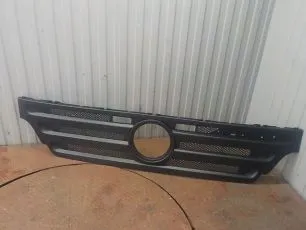 Решетка передняя на Mercedes-Benz