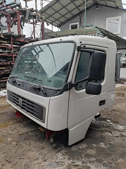 Кабина VOLVO Day Cab, Отсутствует