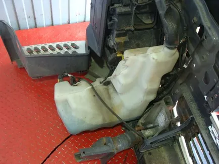 84080999 VOLVO Бачок омывателя, Отсутствует