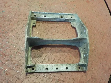 5010610723 RENAULT Кронштейн подножки