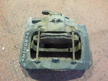 5010393685 RENAULT Суппорт передний правый