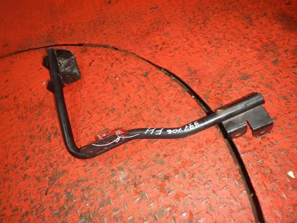 82236547 VOLVO Кронштейн спойлера
