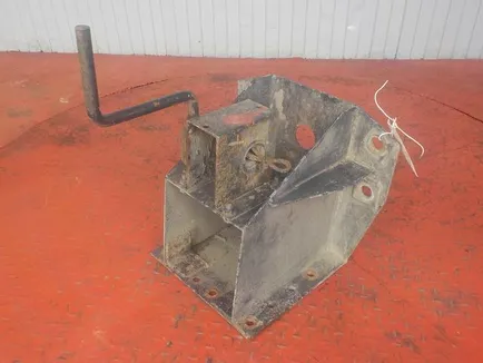 7421106354 RENAULT Кронштейн запасного колеса