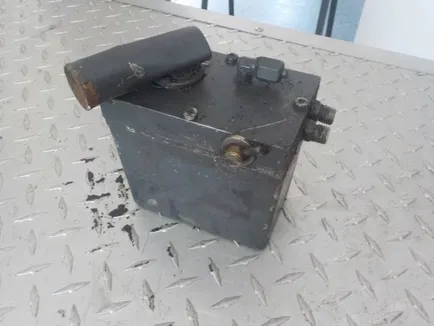504173050 IVECO Насос подъема кабины