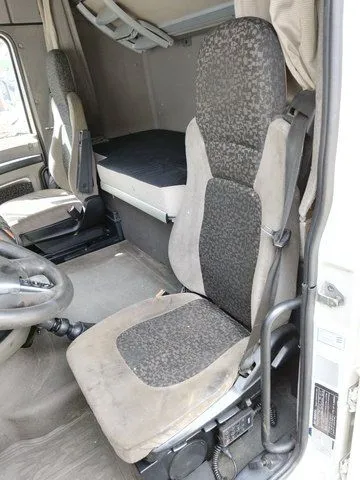 1738294 DAF Сиденье левое, Отсутствует
