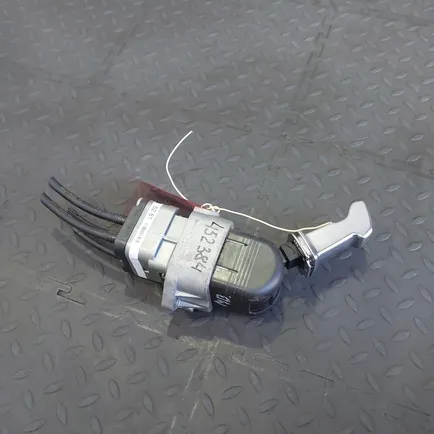 44305281 MERCEDES Кран ручного тормоза, Отсутствует