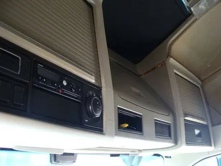 82857970 VOLVO Бардачок, Отсутствует