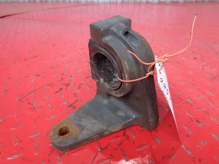 9304910715 MERCEDES Кронштейн глушителя