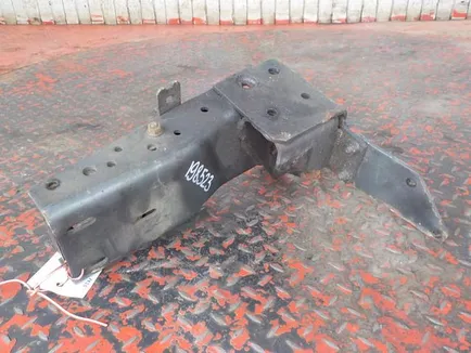 9305201433 MERCEDES Кронштейн подножки верхней левой