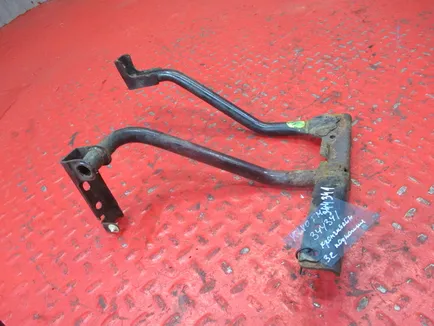 82240432 VOLVO Кронштейн подножки