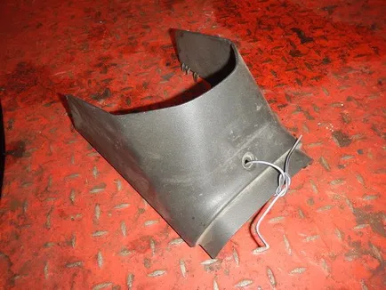 82225568 VOLVO Кожух рулевой колонки