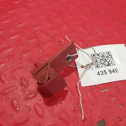 9418900472 MERCEDES Ручка бардачка левого