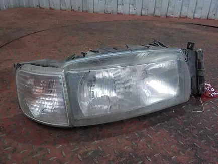 5010379320 RENAULT Фара правая, Отсутствует