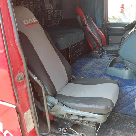 1377383 DAF Сиденье правое, Отсутствует