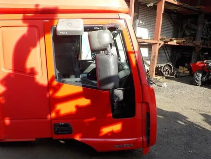 504034092 IVECO Дверь правая, Отсутствует