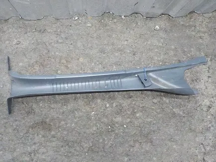 20453876 VOLVO Накладка стойки