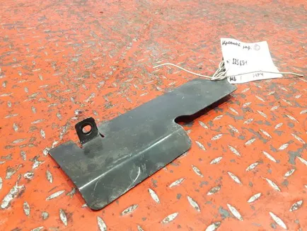 9605052289 MERCEDES Кронштейн радиатора левый