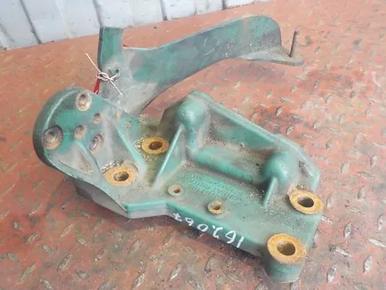 20764195 VOLVO Кронштейн ролика натяжителя