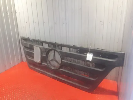 9437510118 MERCEDES Решетка радиатора