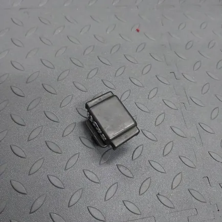 7482304410 RENAULT Замок бардачка