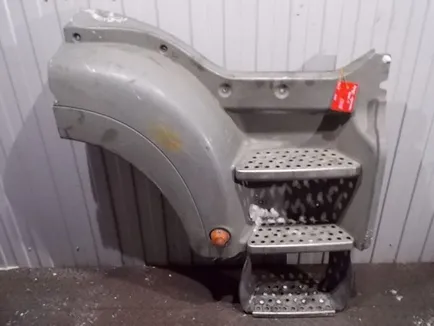 81615100590 MAN Корпус подножки верхний правый, Отсутствует