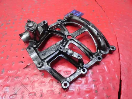 20570580 VOLVO Кронштейн маслозаборника