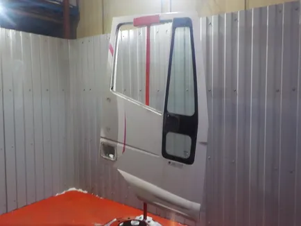 504034092 IVECO Дверь правая, Отсутствует