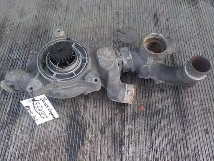 5001858484 RENAULT Насос водяной, Отсутствует
