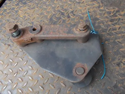 9733171840 MERCEDES Кронштейн цилиндра подъёма кабины