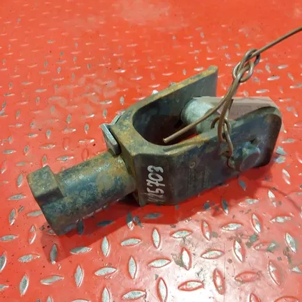 1629389 VOLVO Крюк буксировочный
