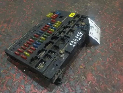 4461758 MERCEDES Блок предохранителей, Отсутствует