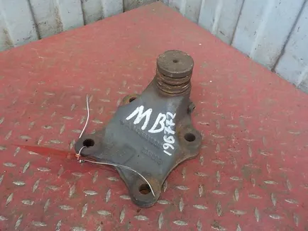 9425531338 MERCEDES Кронштейн цилиндра подъёма кабины
