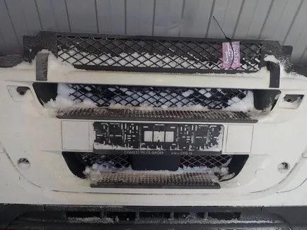 504194669 IVECO Подножка бампера, Отсутствует