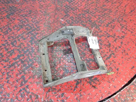 5010610723 RENAULT Кронштейн подножки