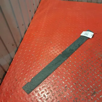 81416142184 MAN Подножка бампера