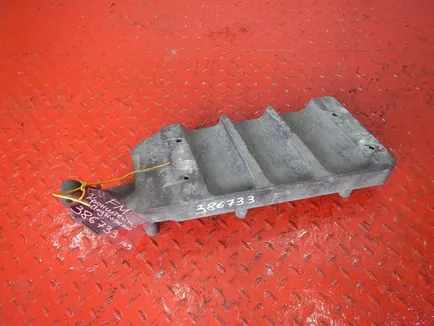 82412169 VOLVO Кронштейн подножки нижней левой