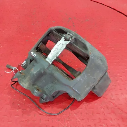 9444208001 MERCEDES Суппорт передний правый