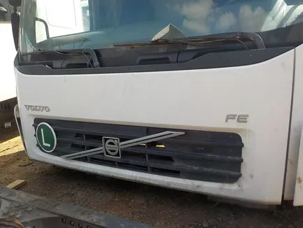 20748337 VOLVO Капот, Отсутствует