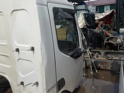 85112764 VOLVO Дверь правая, Отсутствует