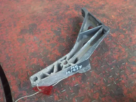 9436660878 MERCEDES Кронштейн подножки нижней левой