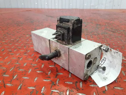 8143448 VOLVO Кран ECAS