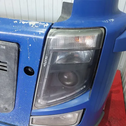 82304599 VOLVO Фара левая