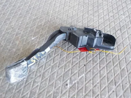 7484557628 RENAULT Педаль газа