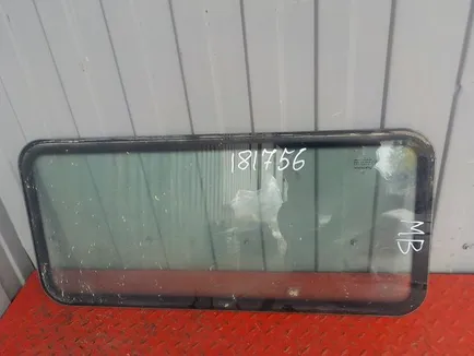 9416780110 MERCEDES Стекло заднее, Отсутствует