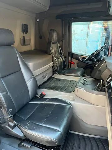 2474717 SCANIA Сиденье правое, Отсутствует